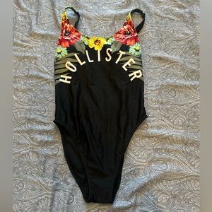 hollister swimsuit with padding